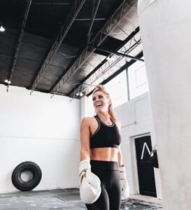 1-minute deadlift tip: connect the barbell to your lats